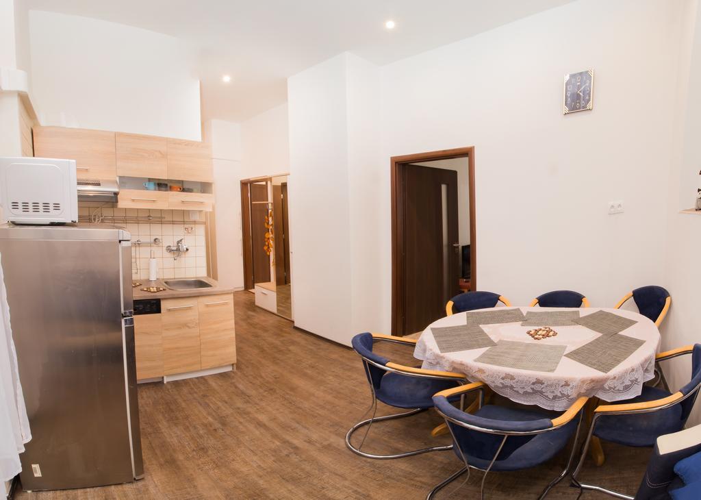 Apartment Ve Smeckach With A Big Terrace Praga Zewnętrze zdjęcie